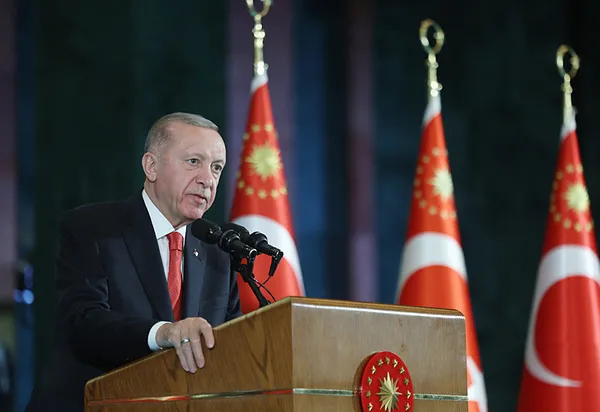 baskan-erdogan-iftar-programinda-aciklamalarda-bulundu-devlet-hem-anadir-hem-babadir-1711392155291.jpg Başkan Erdoğan iftar programında açıklamalarda bulundu: Devlet hem anadır hem babadır! - 4