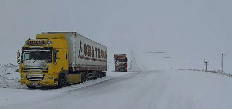 Son dakika: Ardahan ve Ağrı'da ulaşıma kar engeli