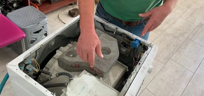 Sakarya’da tamirciyi korkutan olay! Çamaşır makinesinden çıktı