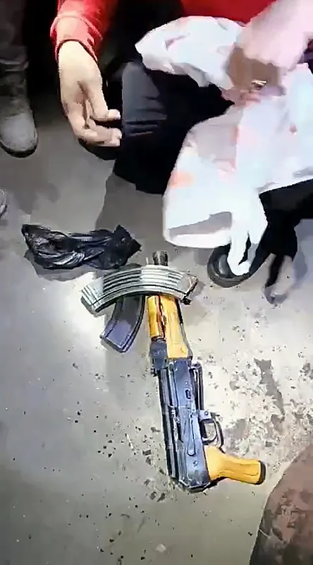 1750241699274.jpeg Adana'da bir kişi evinin önünde tabancayla vurularak öldürüldü (DHA)