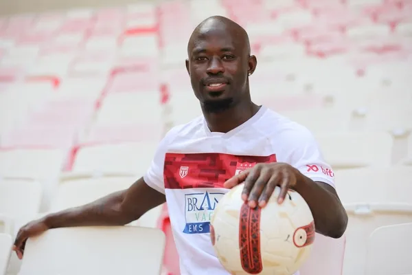 sivasspor-gambiyali-futbolcu-modou-barrowu-transfer-etti-1693230613211.jpg Sivasspor Gambiyalı futbolcu Modou Barrow'u transfer etti - 2