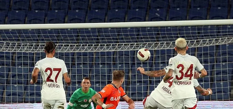 Galatasaray'da sakatlık şoku: Kazımcan Karataş soyunma odasına götürüldü Galatasaray'da sakatlık şoku: Kazımcan Karataş soyunma odasına götürüldü