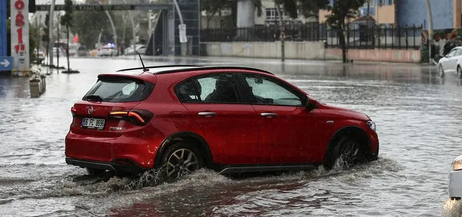 Ankara’yı yine sel vurdu! Meteoroloji’nin uyarısı sonrası cadde ve sokaklar göle döndü! 5 günlük hava durumu tahmini...