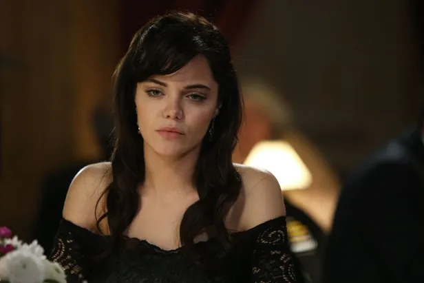 Bir Zamanlar Çukurova Züleyha ölüyor mu? Bir Zamanlar Çukurova Hilal Altınbilek diziden ayrılıyor mu? Vurulma sahnesi... - 3