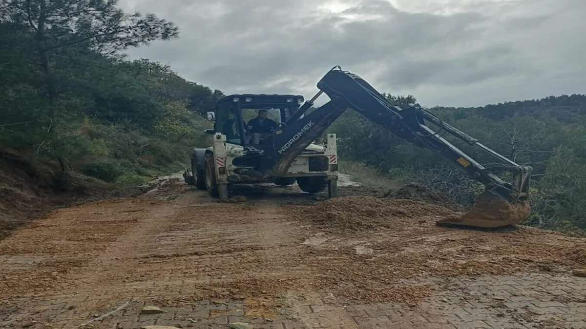 Çanakkale’de heyelan yolu felç etmişti! Ulaşım yeniden açıldı