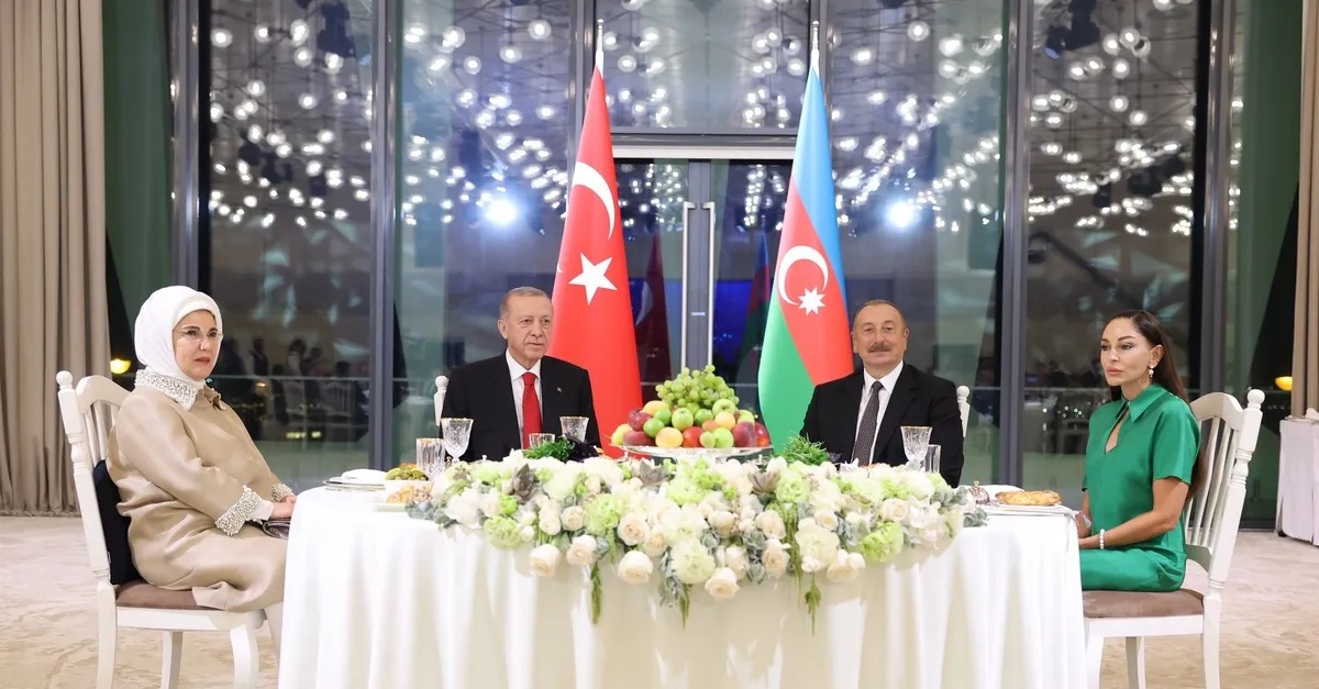 Başkan Erdoğan Azerbaycan'da İlham Aliyev tarafından onuruna verilen yemeğe katıldı