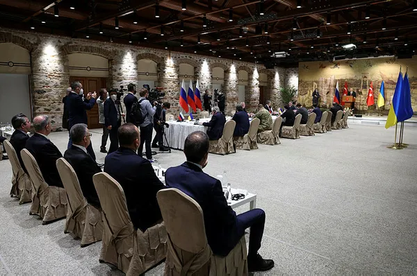 Son dakika: Dünyanın gözü İstanbul'da! Rusya-Ukrayna müzakere heyetleri Dolmabahçe'de bir araya geldi: Türkiye de garantör olsun