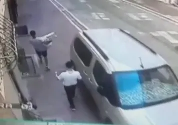 İstanbul’da akılalmaz hırsızlık! Çatı çatı gezdiler evi soyup gittiler