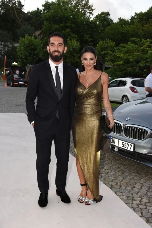 Arda Turan'ın eşi Aslıhan Doğan Turan'dan Özlem Ada Şahin'e gönderme