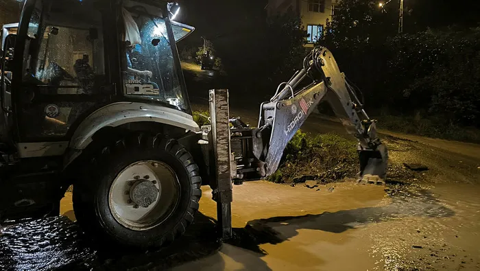 Trabzon'daki sağanak ve heyelanda 14 kişi kurtarıldı - 1