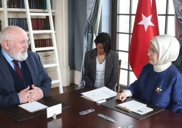 Emine Erdoğan, AB Komisyonu Kıdemli Başkan Yardımcısı Timmermans ile görüştü