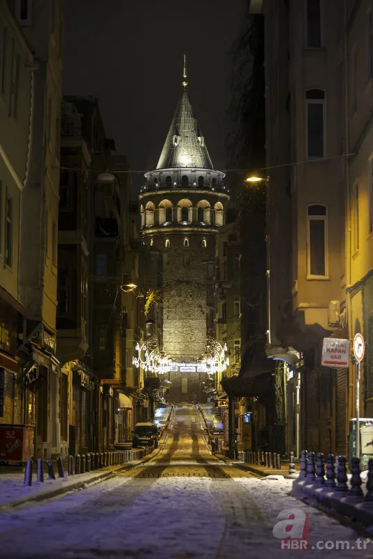 İstanbul beyaz örtüyle kaplandı! Ulaşımda aksama | Vali Yerlikaya uyardı: Zorunlu olmadıkça trafiğe çıkmayın 4