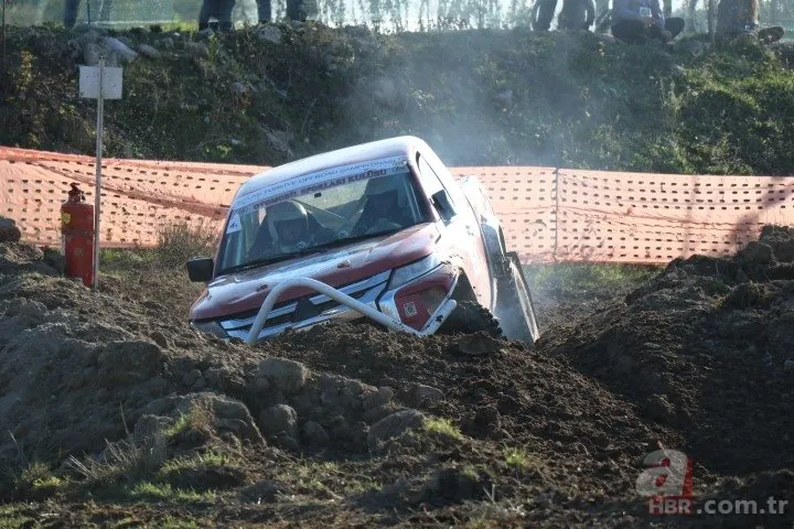 Sakarya’da düzenlenen Off-Road yarışından nefes kesen görüntüler