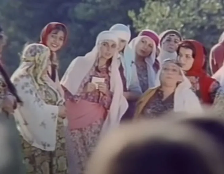 Davaro ve Çiçek Abbas’ın paylaşılamayan güzeliydi! Pembe Mutlu’yu şimdi tanımak imkansız! Kemal Sunal ile birlikte...