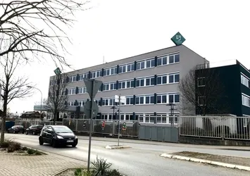 Almanya’da FETÖ’ye ait lise kapandı