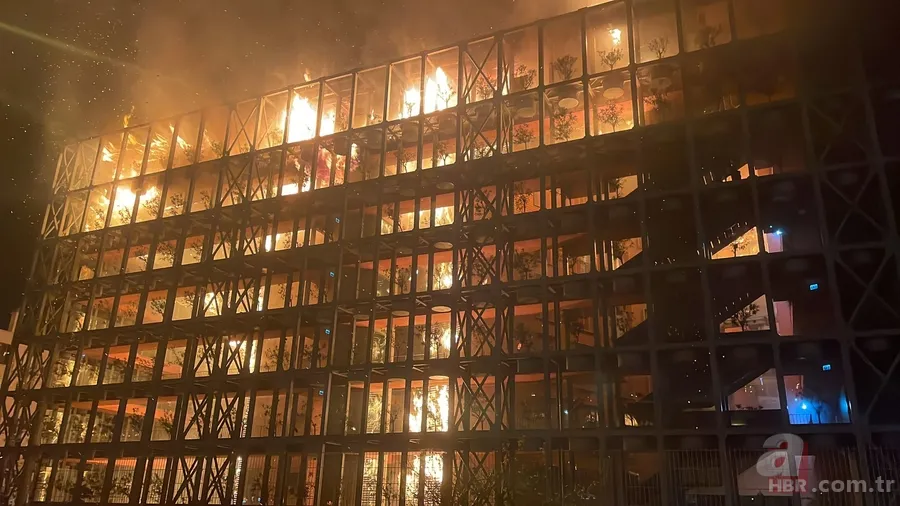İzmir'de 8 katlı binada büyük yangın! 7 saatin ardından kontrol altına alındı 1