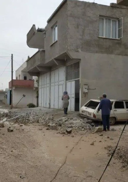 PKK/YPG’den Karkamış’a saldırı! Atılan roket lise, iki ev ile bir TIR’a isabet etti | Biri çocuk biri öğretmen 3 kişi şehit oldu