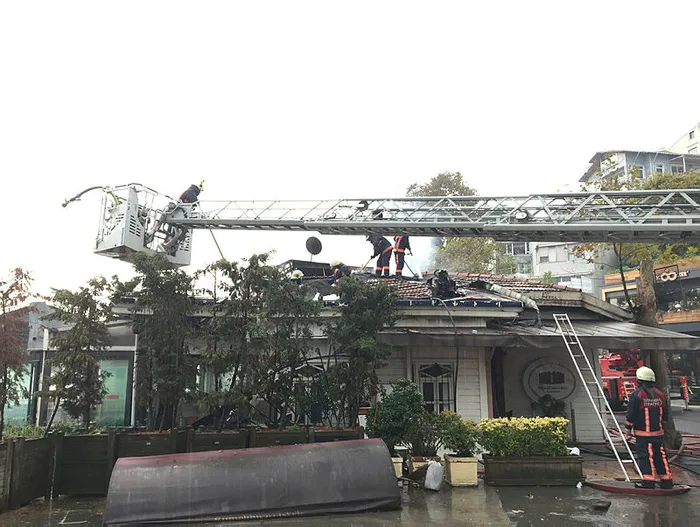 Tarihi Rumeli Hisarı İskelesi'ndeki restoranda yangın - 1