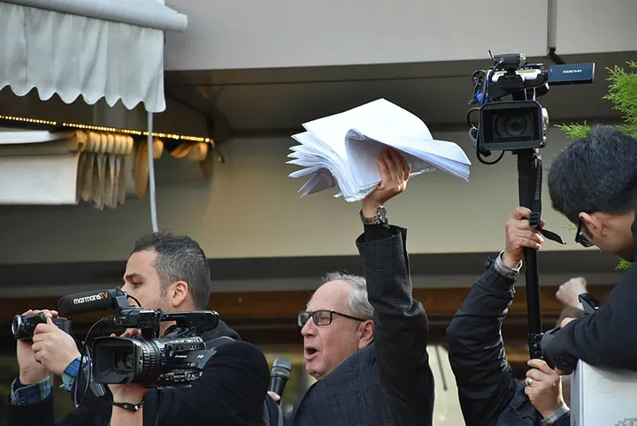 CHP’de işler karıştı! Binaya kilit vuruldu, partililer sokakta kaldı