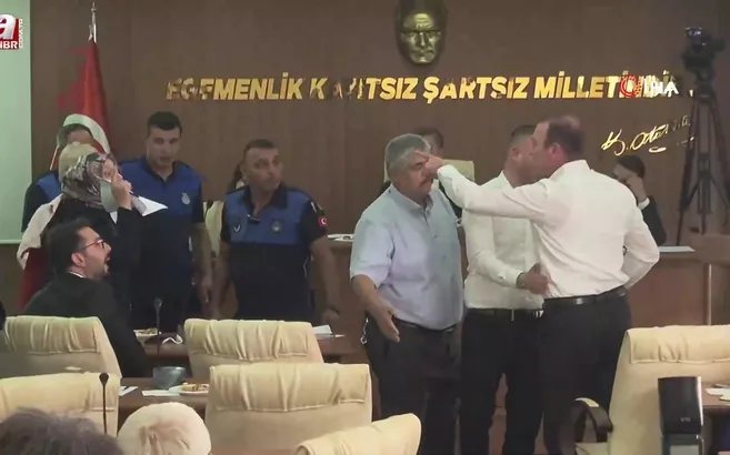 Burdur belediye meclisinde gergin anlar