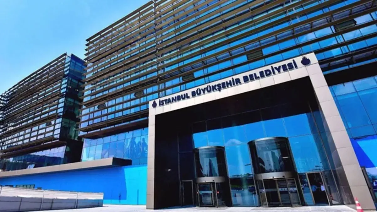 İstanbul Büyükşehir Belediyesi’ne yönelik ihale soruşturması: Aralarında daire başkanı ve müdürlerin de olduğu 12 şüpheli adliyede