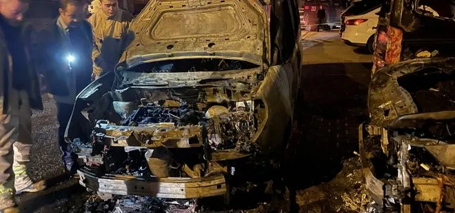 Ümraniye'de park halindeki araç alev aldı! 3 araca daha sıçradı