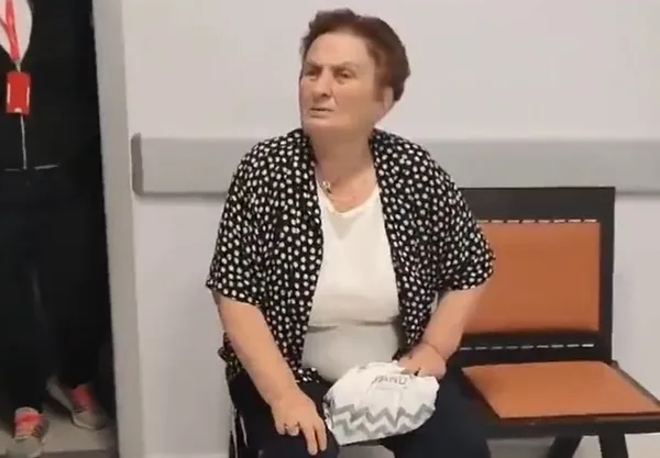 1693922183985.jpg Trabzon'da başörtülü kadınlara küstah sözler! Hastanede sıra bekleyen kadın hakaretler yağdırdı: Pislikler hayvanlar... - 2