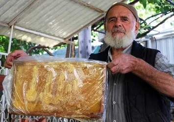 Bal peteğinde 'Allah' yazıyor