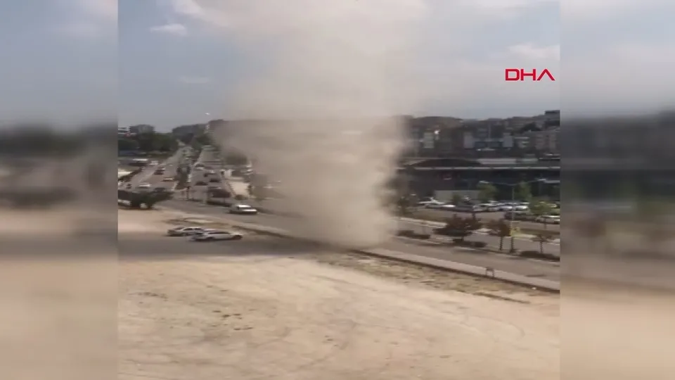 Bursa’da oluşan hortum kamerada