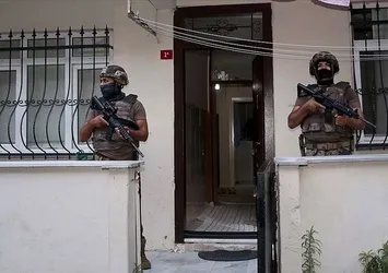 İstanbul'da zehir tacirlerine operasyon: 75 gözaltı var