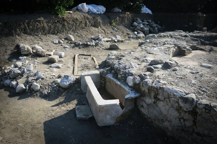 Bahçesine portakal fidanı diktiği sırada görünce şoke oldu: Bir hazine buldum