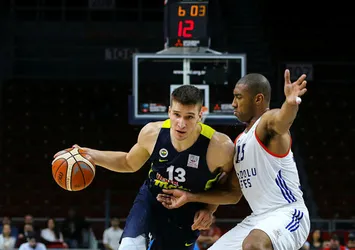 Fenerbahçe, Anadolu Efes'i farklı mağlup etti