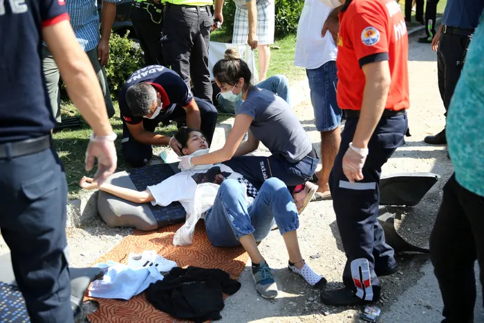 Adana’da YKS'ye gireceği okula yalnızca 200 metre kala kaza geçiren kardeşler sınava giremedi - 5