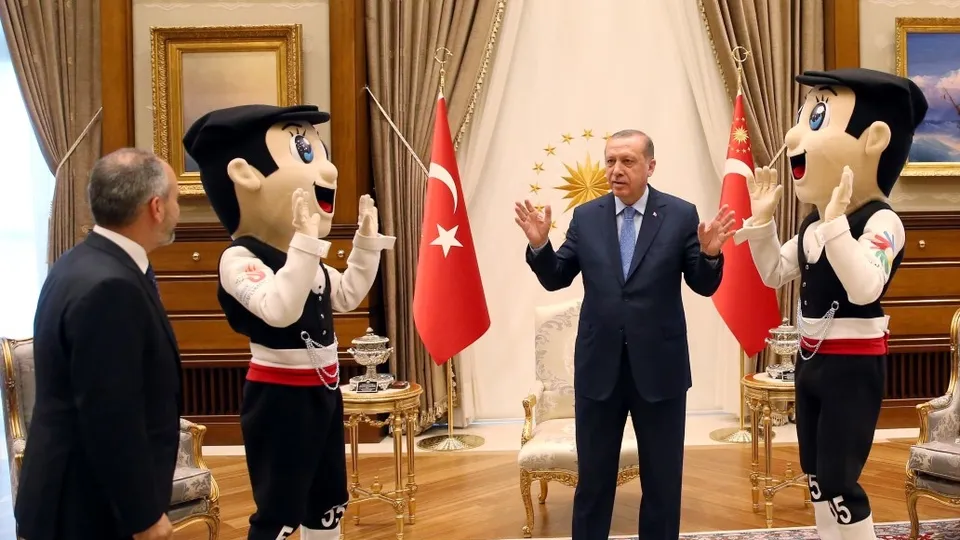 Erdoğan maskot 'Çakır'ı kabul etti