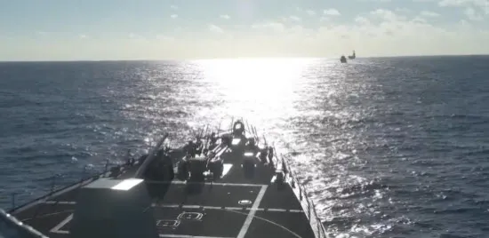 ABD’den Çin’e gözdağı! Savaş gemisi USS Chung-Hoon Tayvan Boğazı’ndan geçti