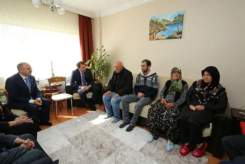 Bakan Albayrak'tan şehit evine ziyaret - 4