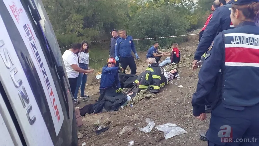Denizli'de facia gibi kaza! Tur otobüsü şarampole yuvarlandı: 2 ölü 5 yaralı 4