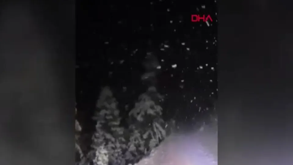 Uludağ zirvesinde kar yağışı başladı