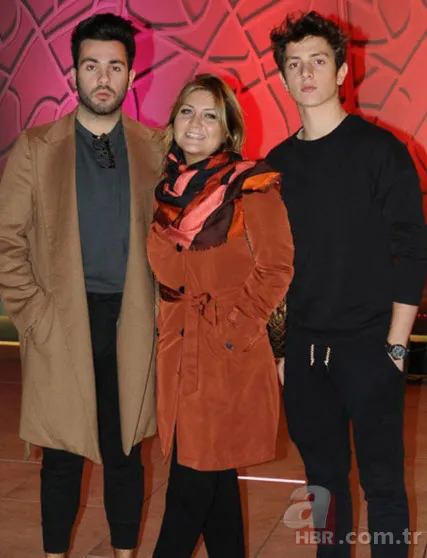 Hülya Avşar'ın kızı Zehra Çilingiroğlu sevgilisiyle görüntülendi! 14