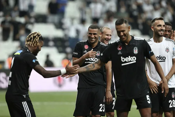 1628888260703.jpg Beşiktaş'ın yeni forvetini Sergen Yalçın duyurdu! "Batshuayi İstanbul'a gelecek" - 3
