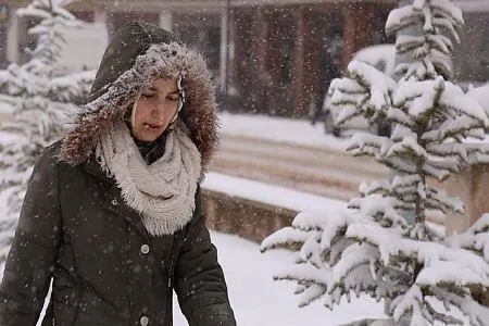 Kar yolları kapattı! Elektrikler kesildi, su şebekeleri dondu, okullar tatil - 1