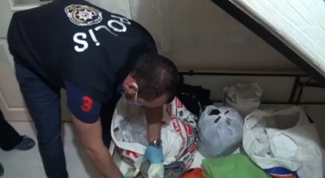 Pandemiyi fırsat bilip ‘cep telefonu satıyoruz’ diye dolandırdılar! O çete çökertildi