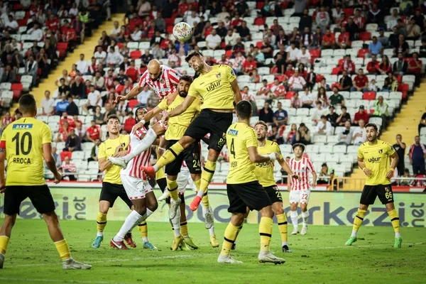 haftalar-sonra-gelen-galibiyet-antalyaspor-son-dakikada-guldu-1666381892602.jpg Haftalar sonra gelen galibiyet: Antalyaspor son dakikada güldü - 2