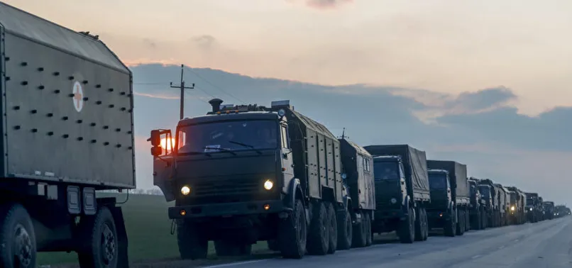 Rus askerleri Donbas'a ilerliyor! 200 araçlık konvoy yola çıktı