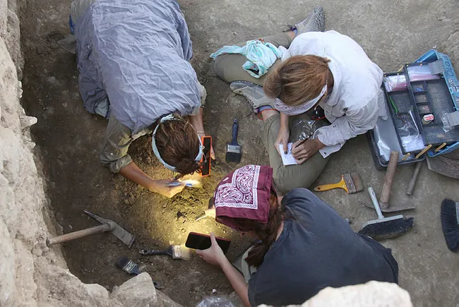 Antalya’da 5 bin yıllık seramik parçaları, Myra’nın tarihini 2 bin yıl geriye götürdü