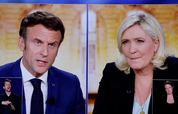 Fransa’da seçim yarışı iyice kızıştı! Macron ve Le Pen canlı yayında kozlarını paylaştı!