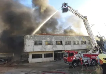 Tuzla'da fabrika yangını