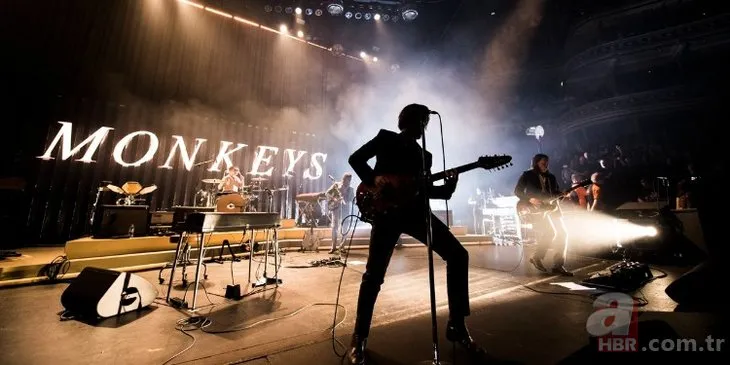 Arctic Monkeys bilet fiyatları ne kadar oldu? 2022 Arctic Monkeys İstanbul konser bileti satışa çıktı mı?