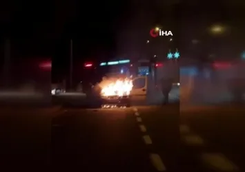 Erzurum’da seyir halindeki araç alev aldı
