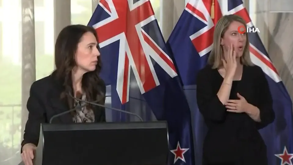 Yeni Zelanda Başbakanı Jacinda Ardern basın toplantısında neye uğradığını şaşırdı! Canlı yayında ikinci kez depreme yakalandı
